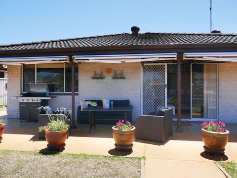 Waterfront Haven With Jetty, Mooring And WiFI - Accommodation Yamba 1