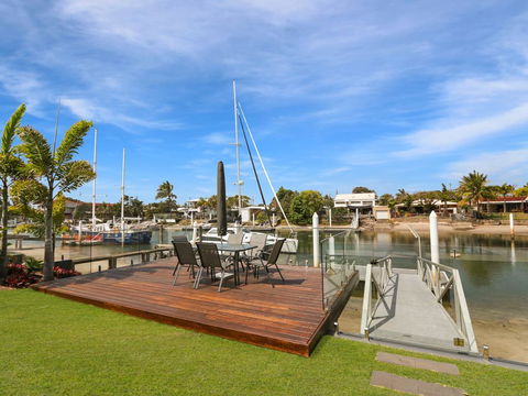 WATERFRONT HOME BORDERING MOOLOOLABA - Accommodation Yamba 1