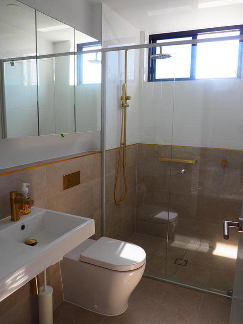 Waterfront Quiet Room - Accommodation Yamba 1