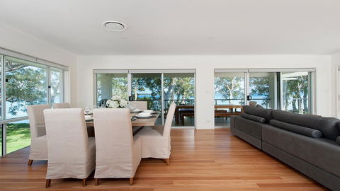 Waterfront Serenity - Luxury Home With Grand Views - Accommodation Yamba 3