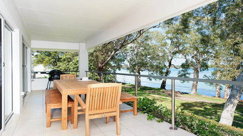Waterfront Serenity - Luxury Home With Grand Views - Accommodation Yamba 2