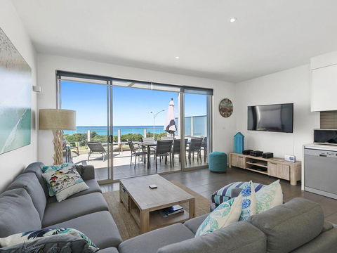 WATERFRONT SEVEN - In The Heart Of Lorne - Accommodation Yamba 3