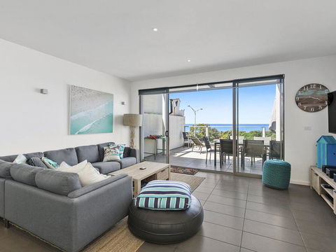 WATERFRONT SEVEN - In The Heart Of Lorne - Accommodation Yamba 0