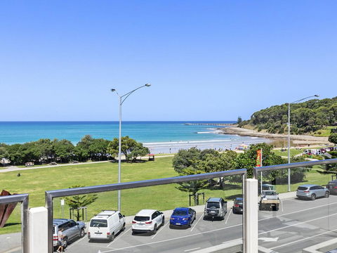 WATERFRONT SEVEN - In The Heart Of Lorne - Accommodation Yamba 2
