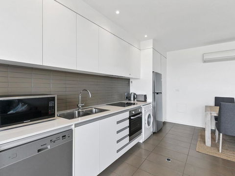 WATERFRONT SEVEN - In The Heart Of Lorne - Accommodation Yamba 1