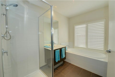 Newington Lakehouse - Accommodation Yamba 2