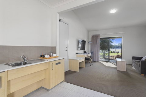 Quality Hotel Point Cook - Accommodation Yamba 10