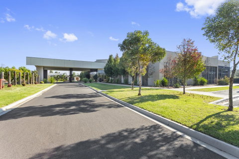 Quality Hotel Point Cook - Accommodation Yamba 7
