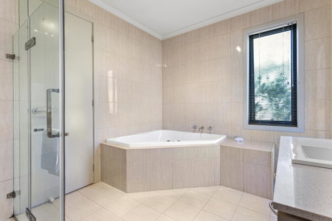 Quality Hotel Point Cook - Accommodation Yamba 12
