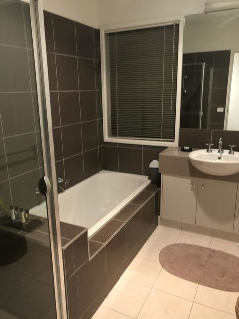Black Lotus Townhouse - Accommodation Yamba 10