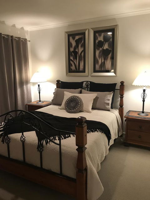 Black Lotus Townhouse - Accommodation Yamba 5