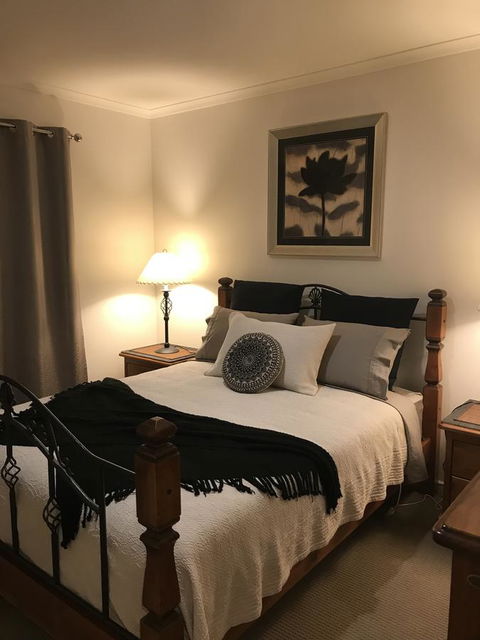 Black Lotus Townhouse - Accommodation Yamba 4