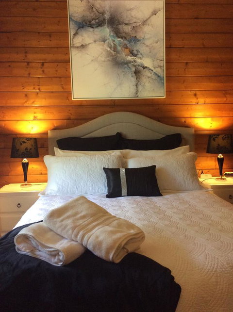 Airleigh-Rose Cottage - Accommodation Yamba 6