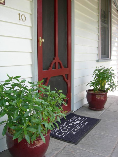Airleigh-Rose Cottage - Accommodation Yamba 28