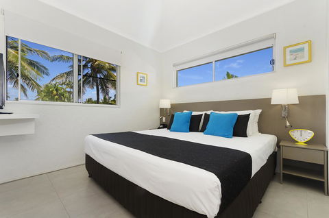 By The Sea Port Douglas - Accommodation Yamba 17