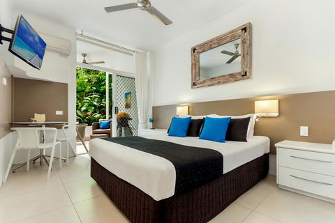 By The Sea Port Douglas - Accommodation Yamba 11