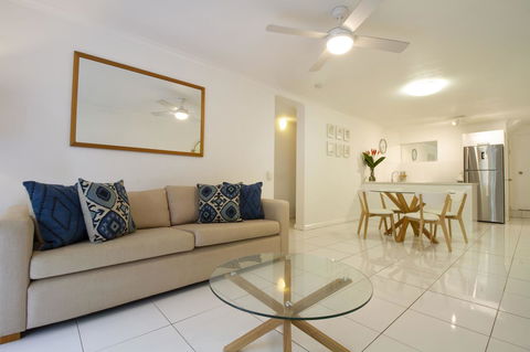 The White House Port Douglas - Accommodation Yamba 2