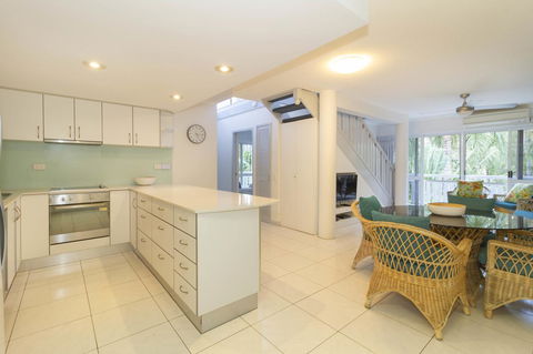 The White House Port Douglas - Accommodation Yamba 23
