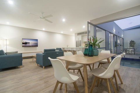 Pool Resort Port Douglas - Accommodation Yamba 37