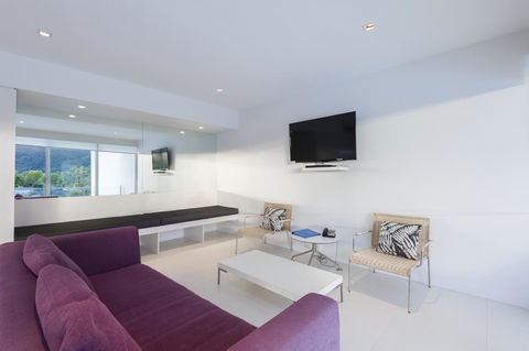 Pool Resort Port Douglas - Accommodation Yamba 15