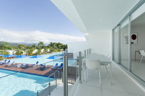Pool Resort Port Douglas - Accommodation Yamba 26