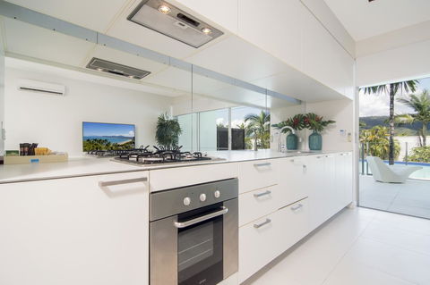 Pool Resort Port Douglas - Accommodation Yamba 8