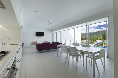 Pool Resort Port Douglas - Accommodation Yamba 20