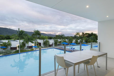 Pool Resort Port Douglas - Accommodation Yamba 18