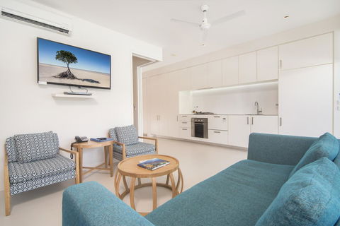 Pool Resort Port Douglas - Accommodation Yamba 7