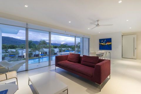 Pool Resort Port Douglas - Accommodation Yamba 17
