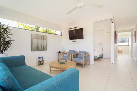 Pool Resort Port Douglas - Accommodation Yamba 12