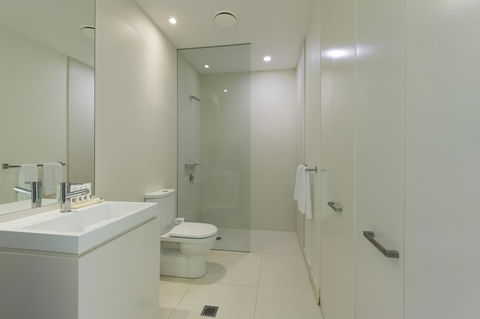 Pool Resort Port Douglas - Accommodation Yamba 25