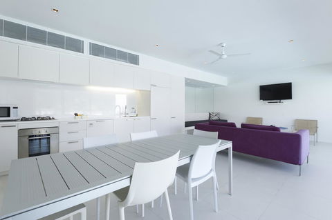 Pool Resort Port Douglas - Accommodation Yamba 21
