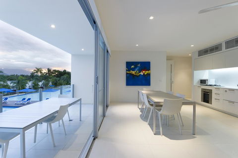 Pool Resort Port Douglas - Accommodation Yamba 16