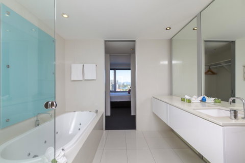 Q1 Resort & Spa - Official - Accommodation Yamba 1