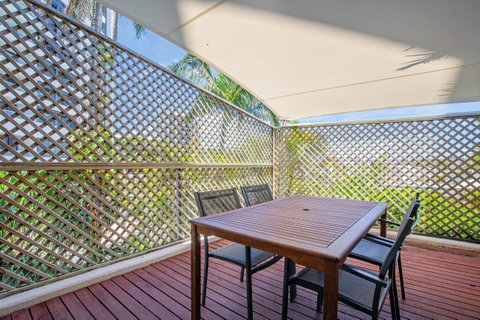 Tiki Hotel Apartments Surfers Paradise - Accommodation Yamba 10