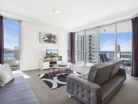 Beach Stay - Ocean & Riverview Resort Chevron Renaissance Central Surfers Paradise - Accommodation Yamba 3