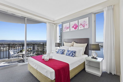 Beach Stay - Ocean & Riverview Resort Chevron Renaissance Central Surfers Paradise - Accommodation Yamba 8