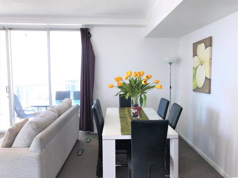 Beach Stay - Ocean & Riverview Resort Chevron Renaissance Central Surfers Paradise - Accommodation Yamba 4