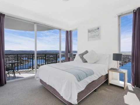 Beach Stay - Ocean & Riverview Resort Chevron Renaissance Central Surfers Paradise - Accommodation Yamba 1