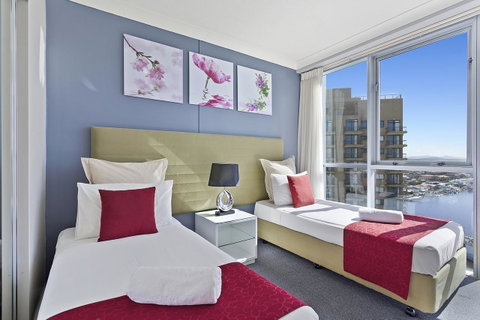 Beach Stay - Ocean & Riverview Resort Chevron Renaissance Central Surfers Paradise - Accommodation Yamba 9