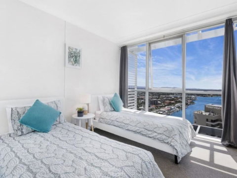 Beach Stay - Ocean & Riverview Resort Chevron Renaissance Central Surfers Paradise - Accommodation Yamba 2