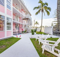 The Pink Hotel Coolangatta - Accommodation Yamba