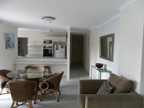 Grosvenor Beachfront Apartments Surfers Paradise - Accommodation Yamba 5