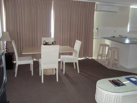 Grosvenor Beachfront Apartments Surfers Paradise - Accommodation Yamba 26
