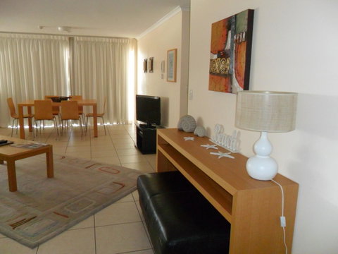 Grosvenor Beachfront Apartments Surfers Paradise - Accommodation Yamba 10