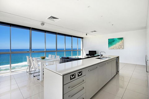 ULTIQA Air On Broadbeach - Accommodation Yamba 1