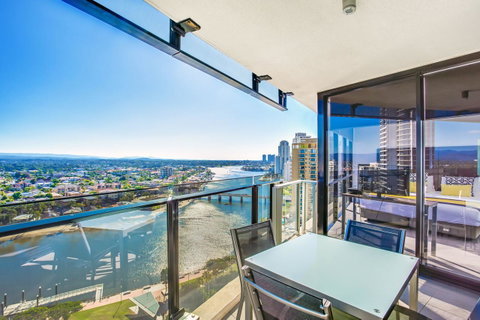 Mantra Circle On Cavill - Accommodation Yamba 34