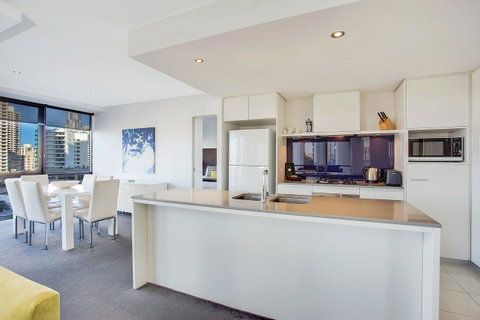Mantra Circle On Cavill - Accommodation Yamba 19
