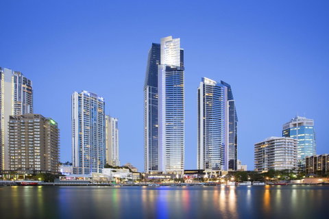 Mantra Circle On Cavill - Accommodation Yamba 0